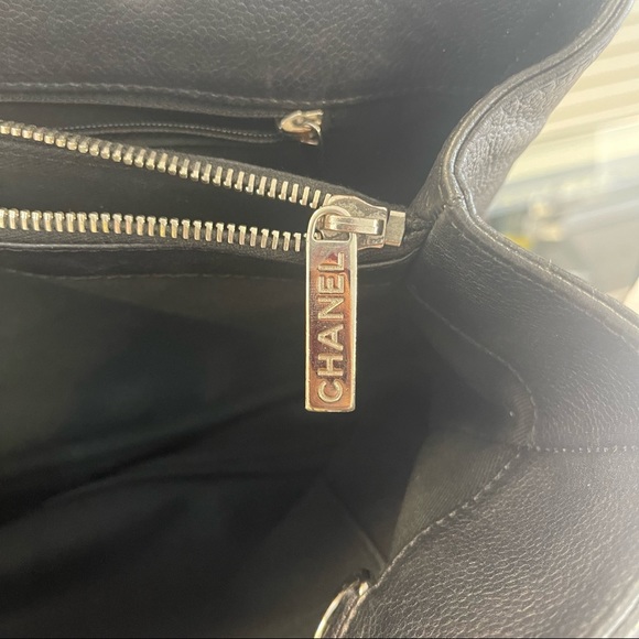 CHANEL GRAND SHOPPER BLACK CAVIAR LEATHER-PREOWNED - Picture 6 of 15